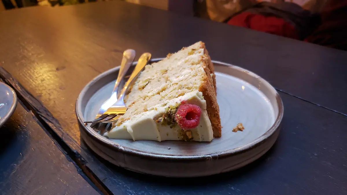 Cake Box – eggless cake shop in Aylesbury town centre